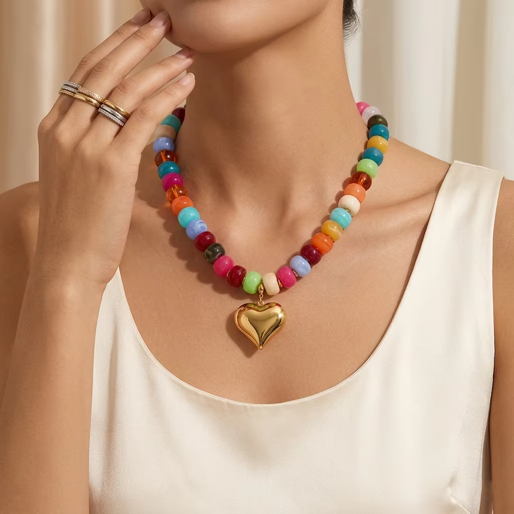 Collier pendentif cœur en résine colorée E.B.belle