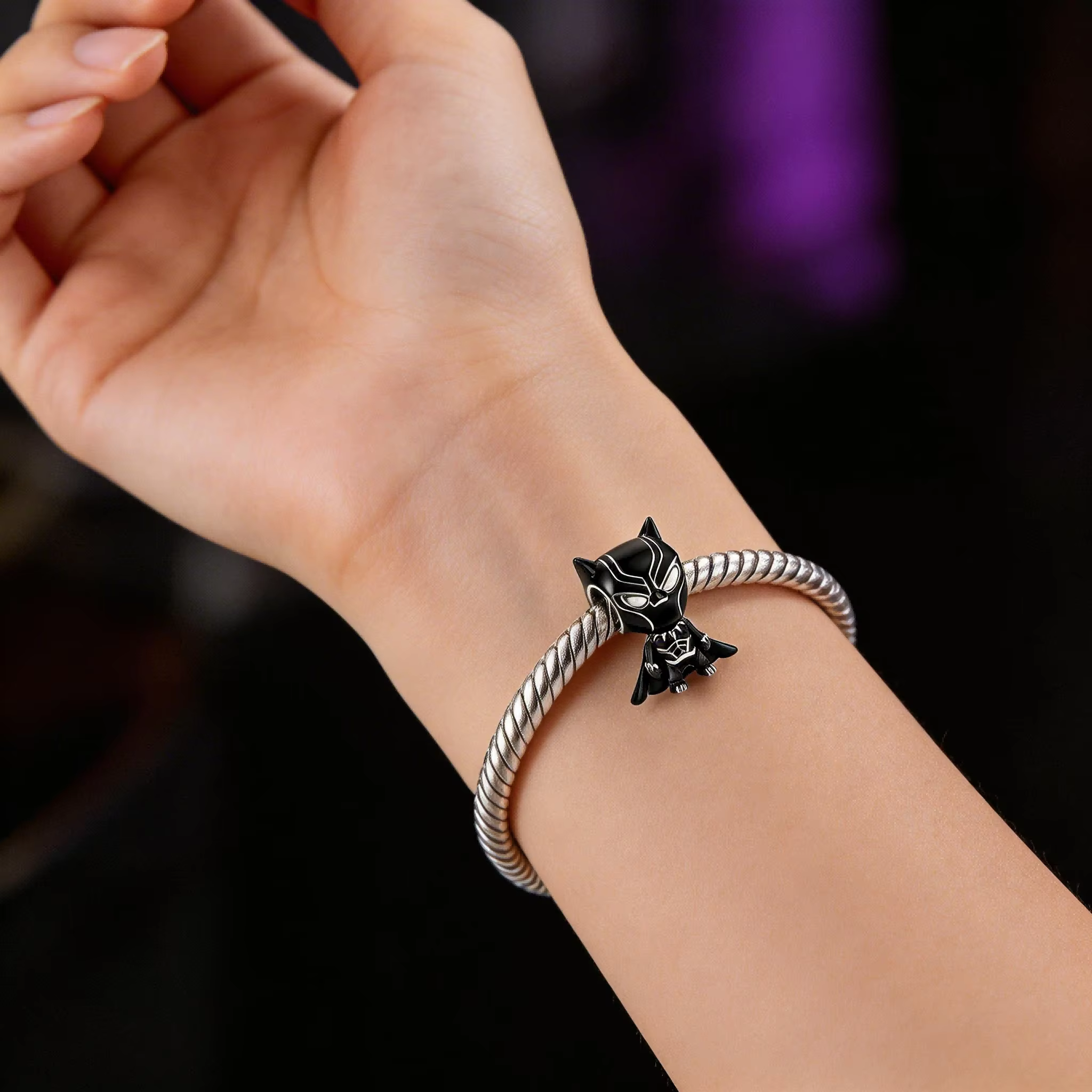 Breloque Super-héros en Émail Noir Argent S925 DSN Jewelry