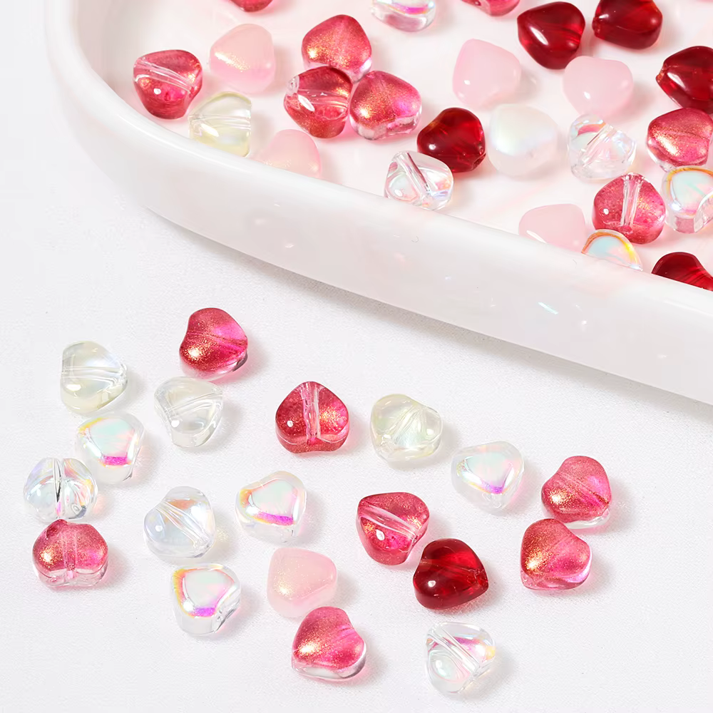 Perles colorées en forme de cœur d'amour
