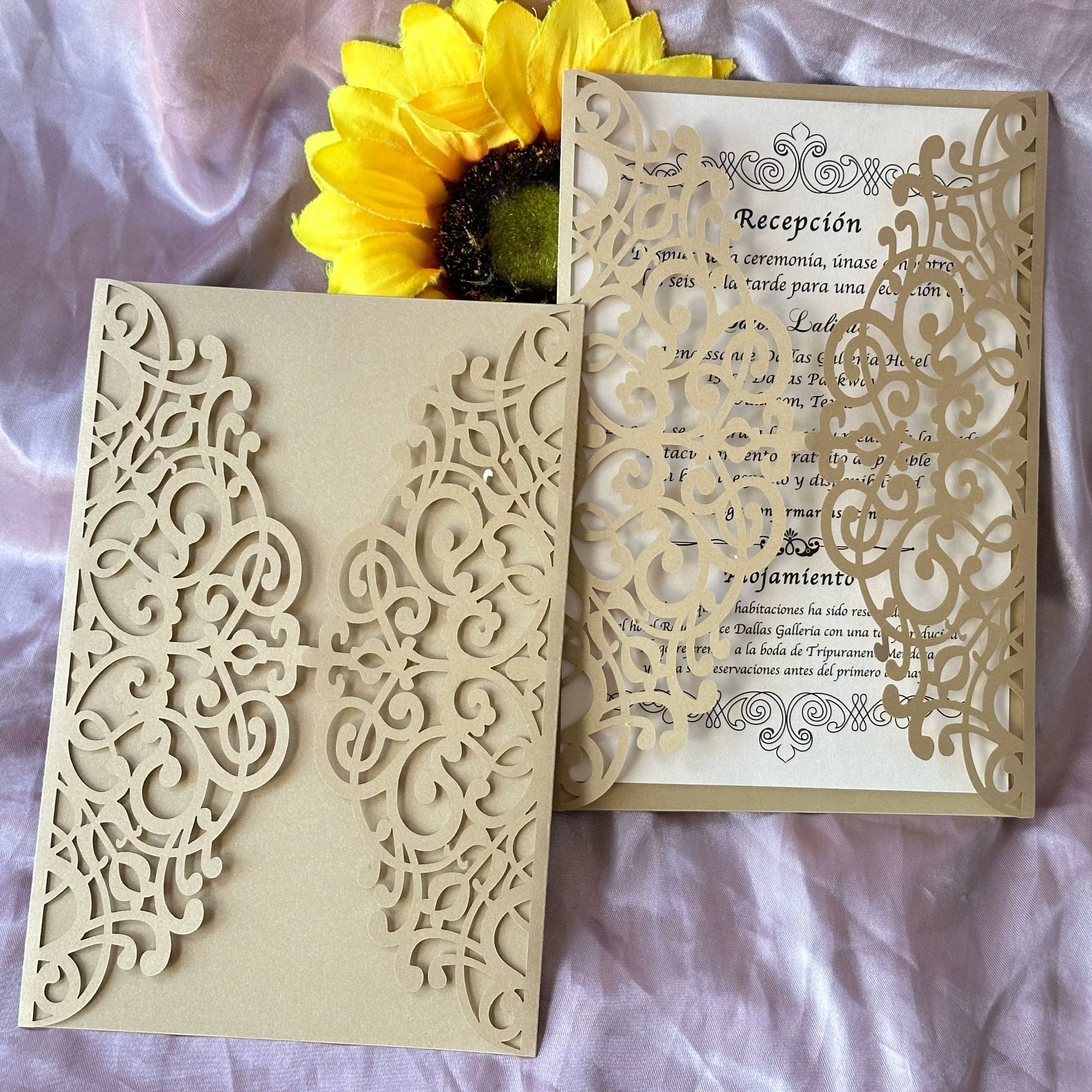Cartes d'invitation de mariage élégantes découpées au laser