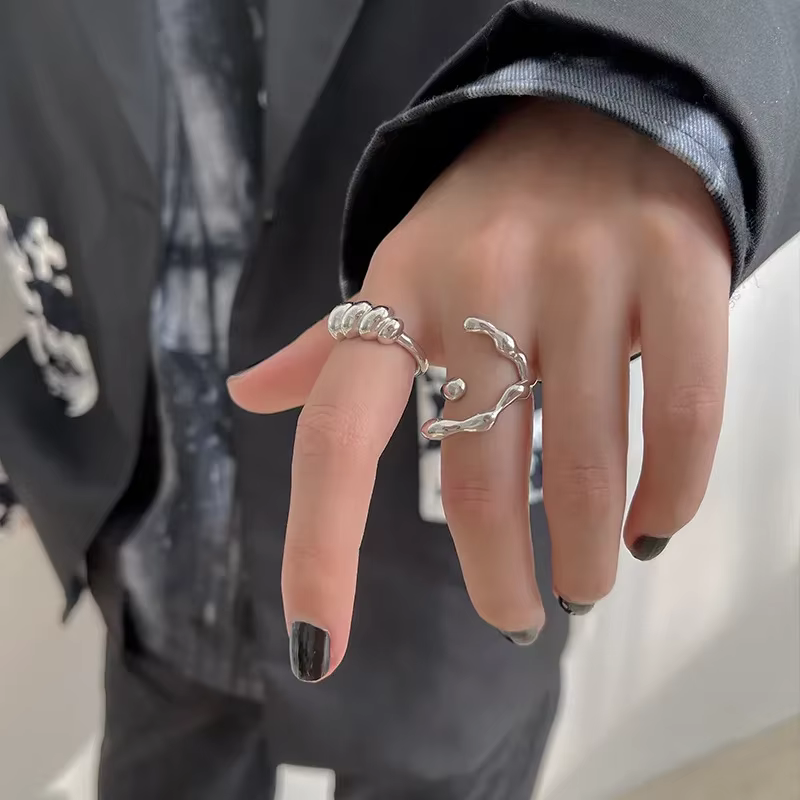 Bague ajustable torsadée à texture irrégulière couleur argent pour femme