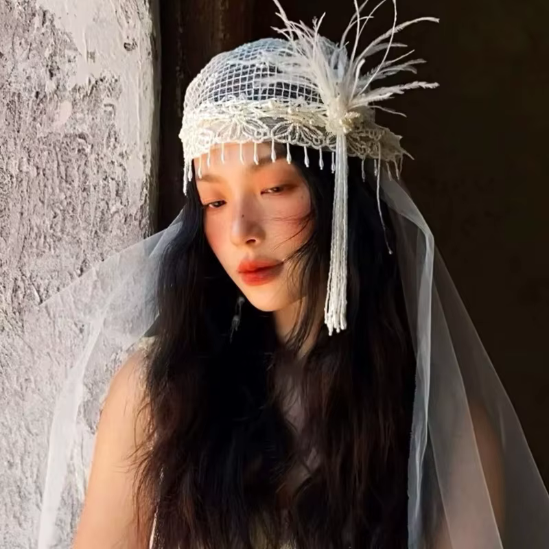 Voile de mariée vintage français avec plumes et pompons | Coiffe
