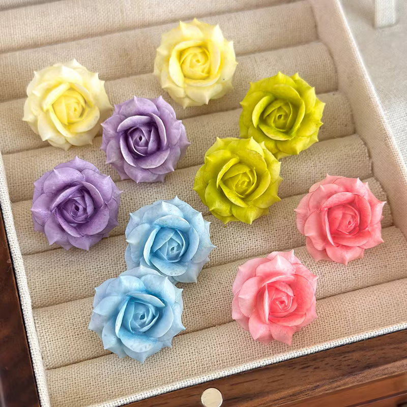 Boucles d'oreilles minimalistes en résine en forme de rose pour femme
