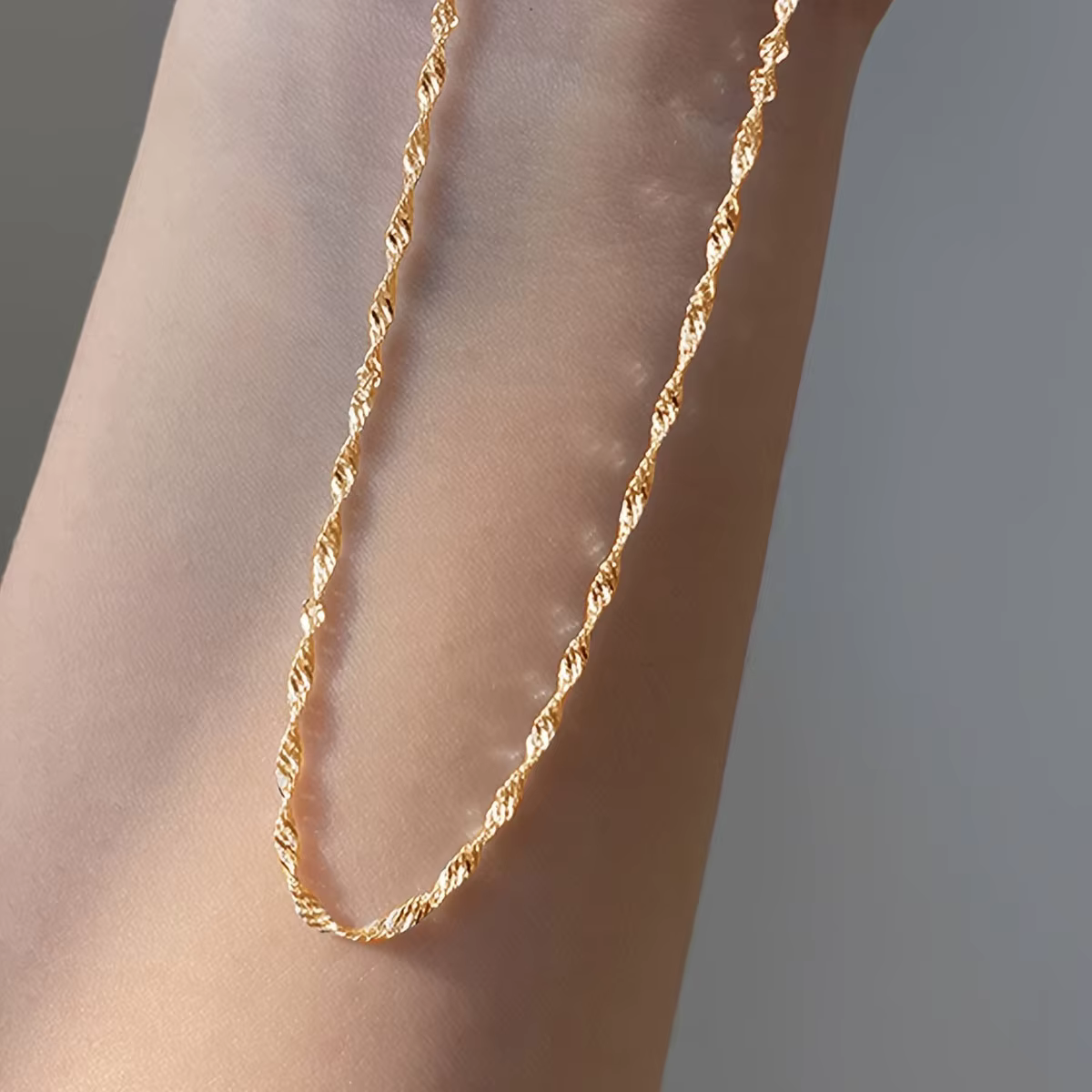 Collier chaîne fine en acier inoxydable plaqué or pour femmes