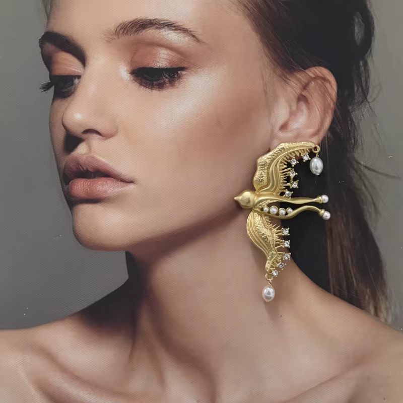 Mode femmes métal plaqué or colombe oiseaux boucles d'oreilles bijoux néo gothique déclaration accessoires