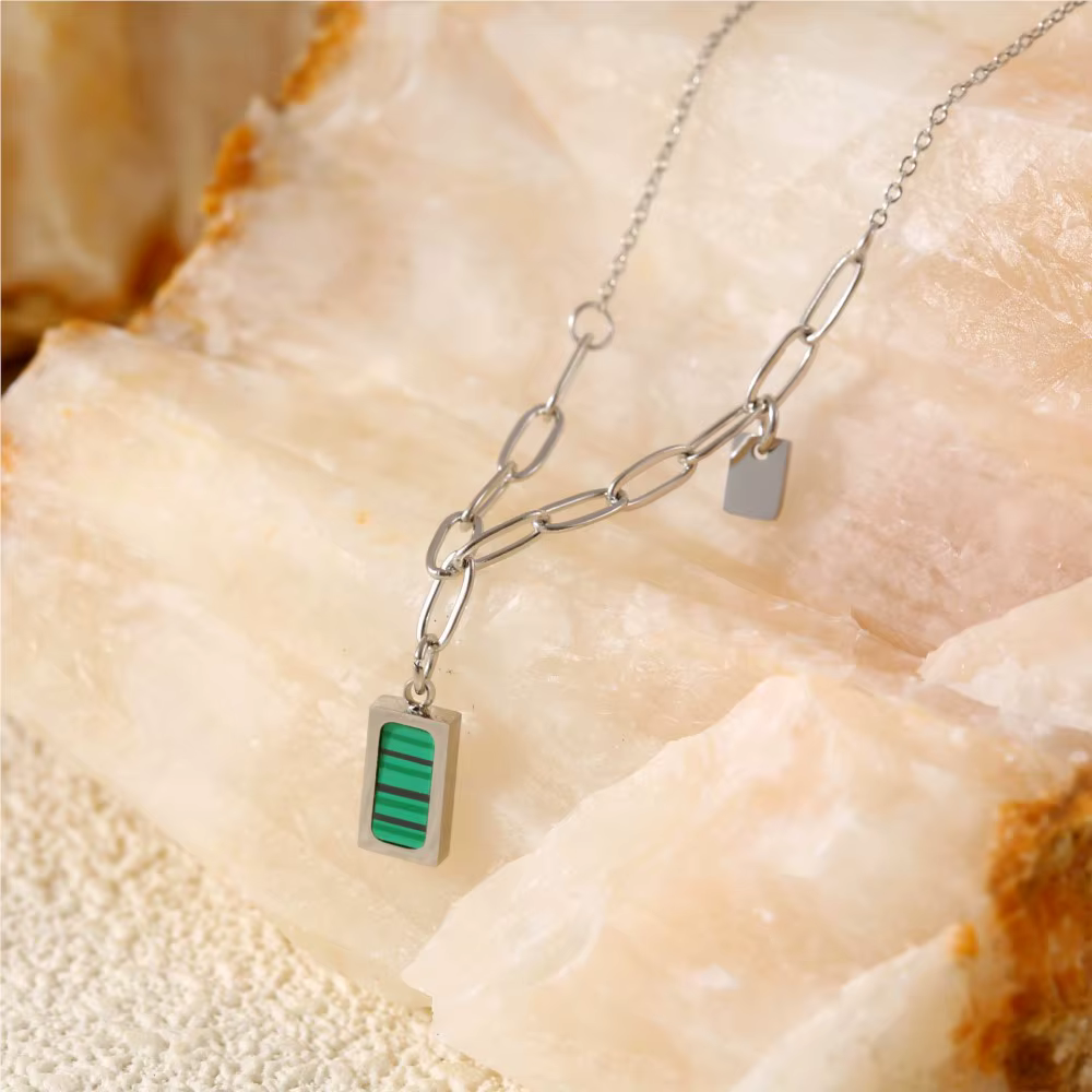 Collier pendentif carré en acier inoxydable pour femmes