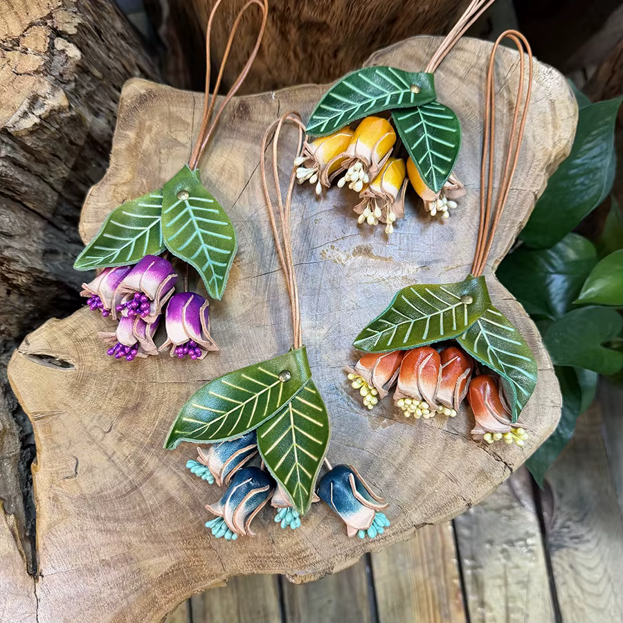 Pendentif fleur de muguet en cuir de vachette fait main