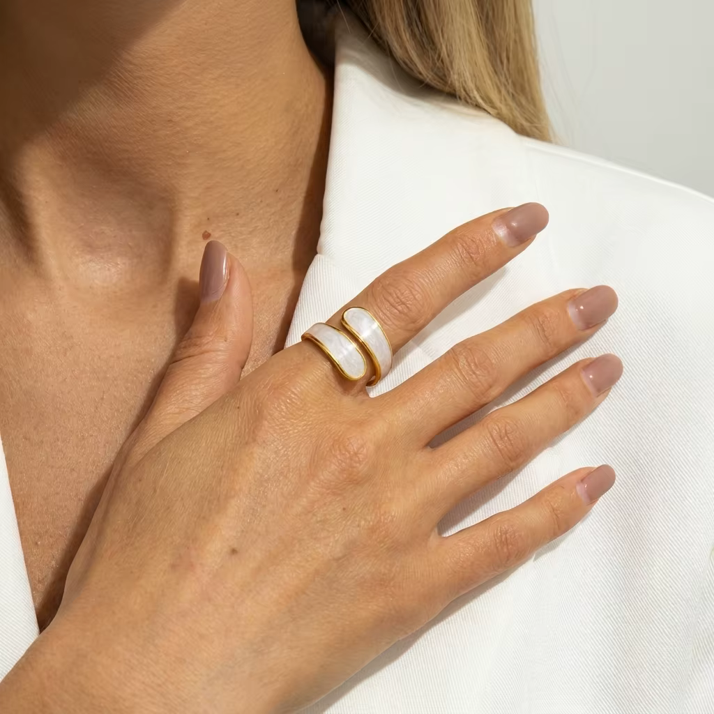 Bague ouverte vintage française en nacre pour femme