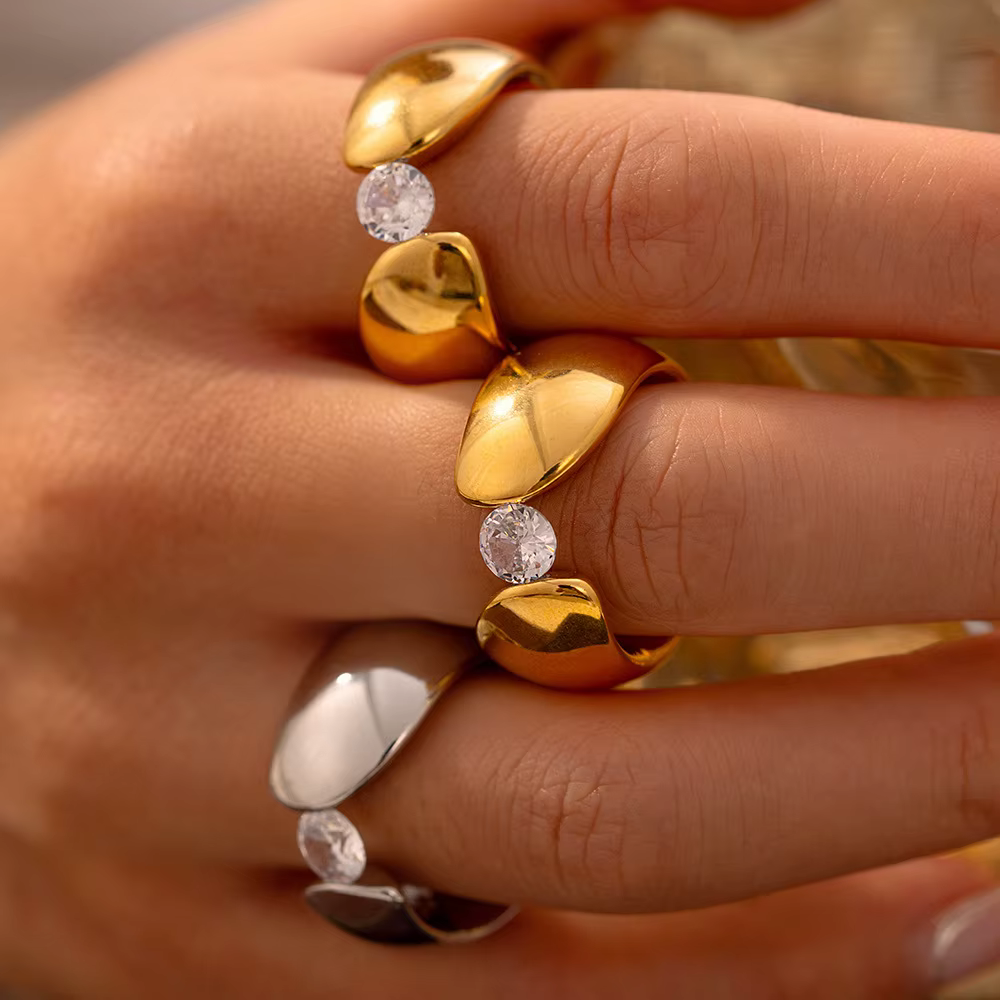 Bague Lisse Simple en Acier Inoxydable Plaqué Or 18K pour Femme