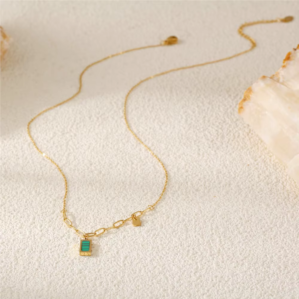 Collier pendentif carré en acier inoxydable pour femmes