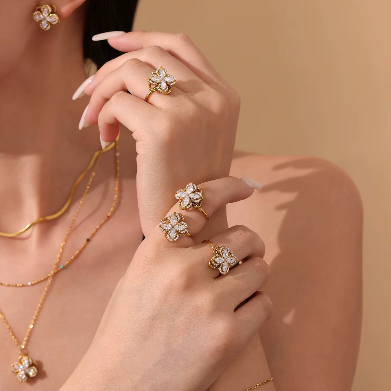 Collier et boucles d'oreilles à fleurs en zircone rotative pour femme