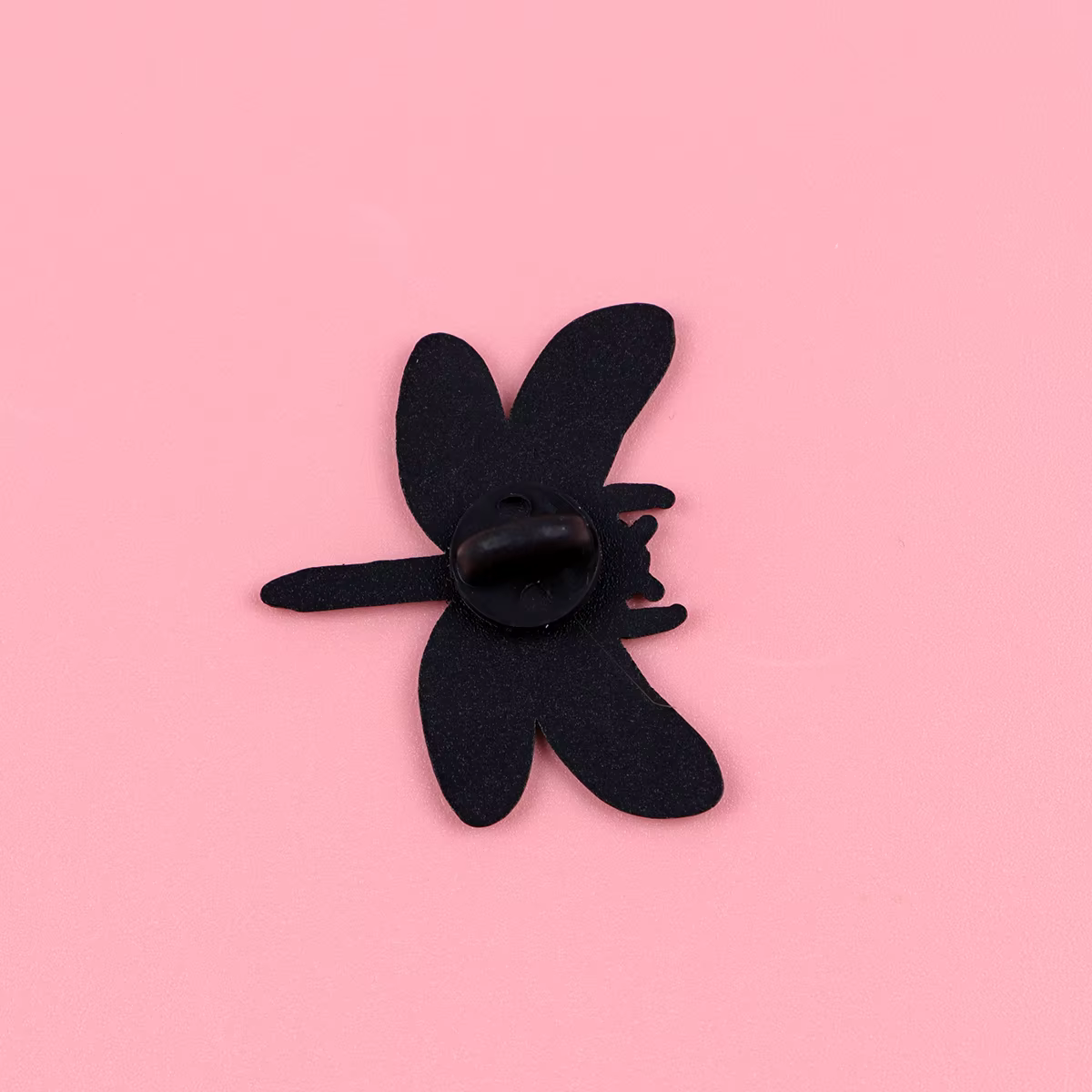Motif en vitrail ﻿ Broche en émail libellule colorée
