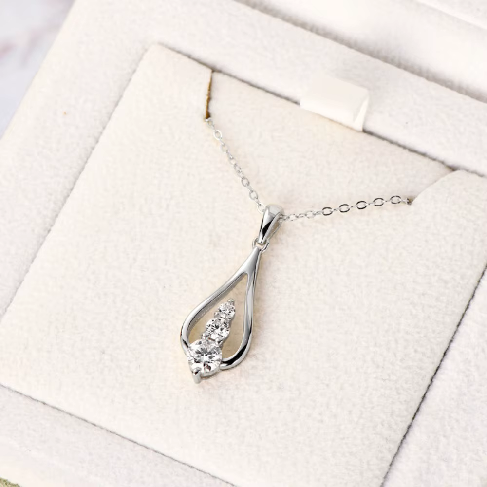 Collier avec pendentif goutte d'eau Moissanite pour femmes