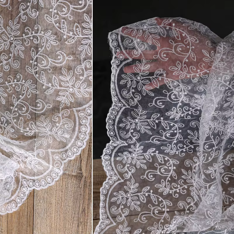 Tissu en dentelle Tulle brodé à fleurs blanches