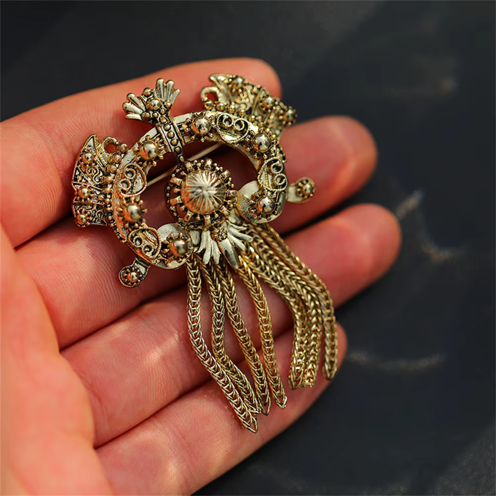Broche Su de style palais exquise