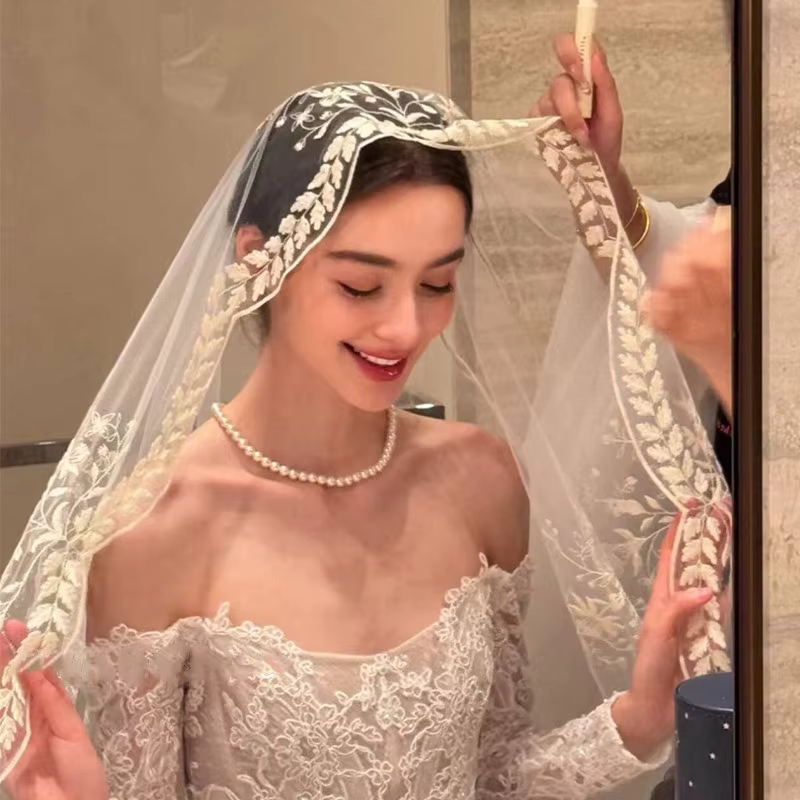 Voile de mariage long avec bord en dentelle