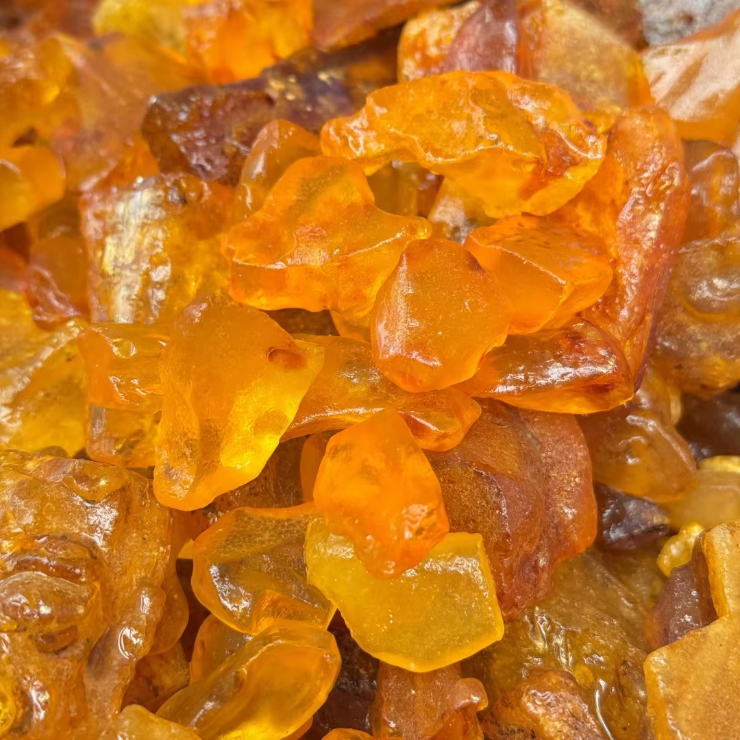 1 pièce de particules de pierre brute d'ambre naturel