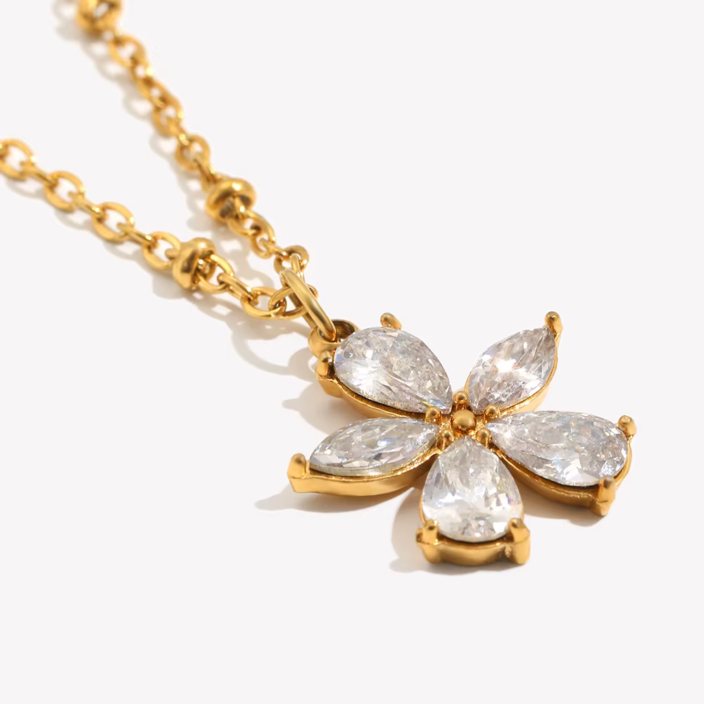 Collier pendentif fleur en zircon cubique étincelant E.B.belle
