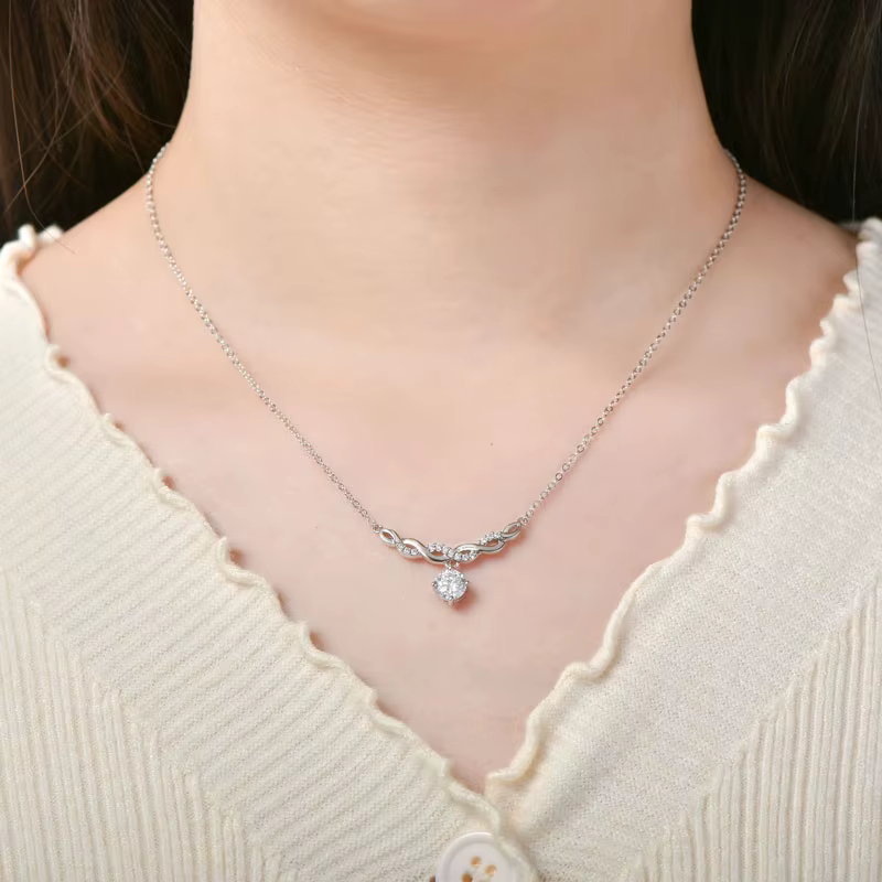 Collier pendentif IOGOU en moissanite couleur D de 6