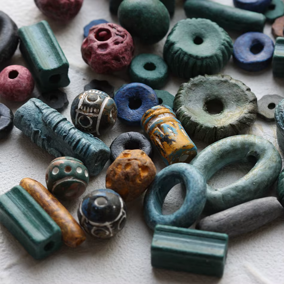 Mélange de perles en céramique fabriquées à la main