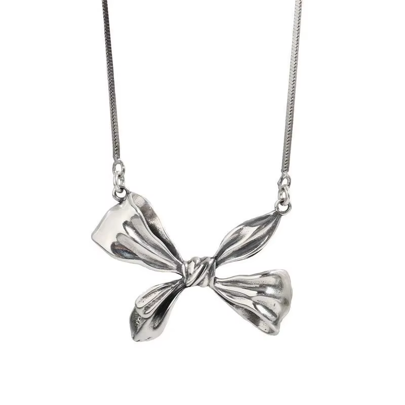 Collier à nœud papillon brillant pour femme