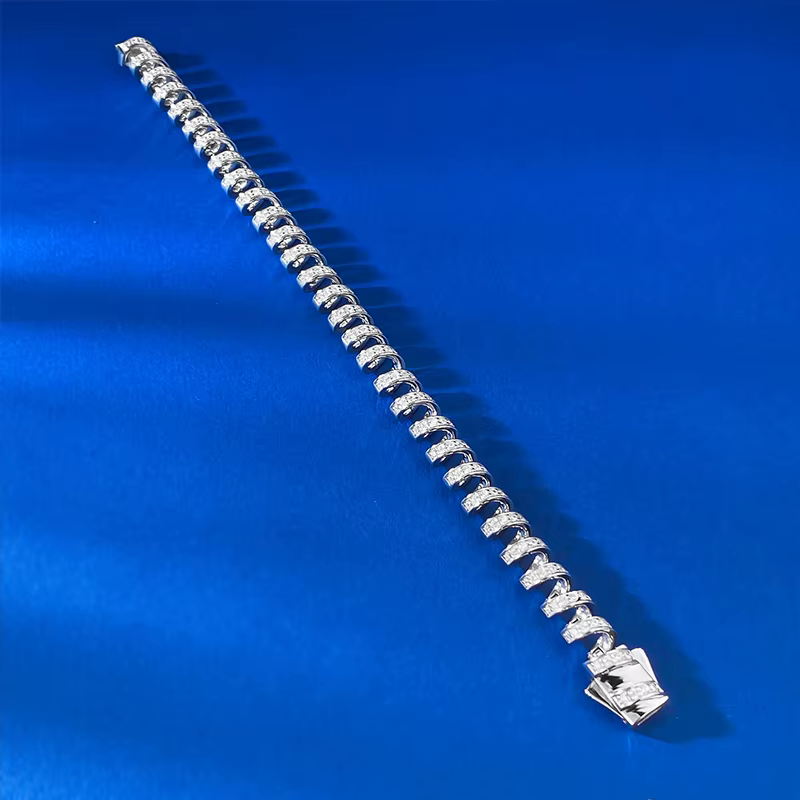 Bracelet jonc de luxe enroulé orné de diamants