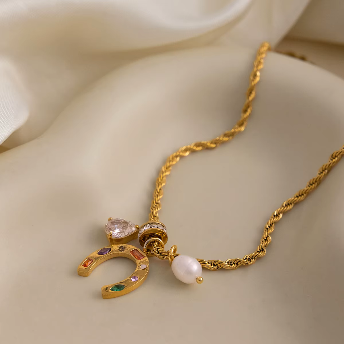 Zora – collier avec pendentif en forme de fer à cheval en Zircon coloré pour femmes