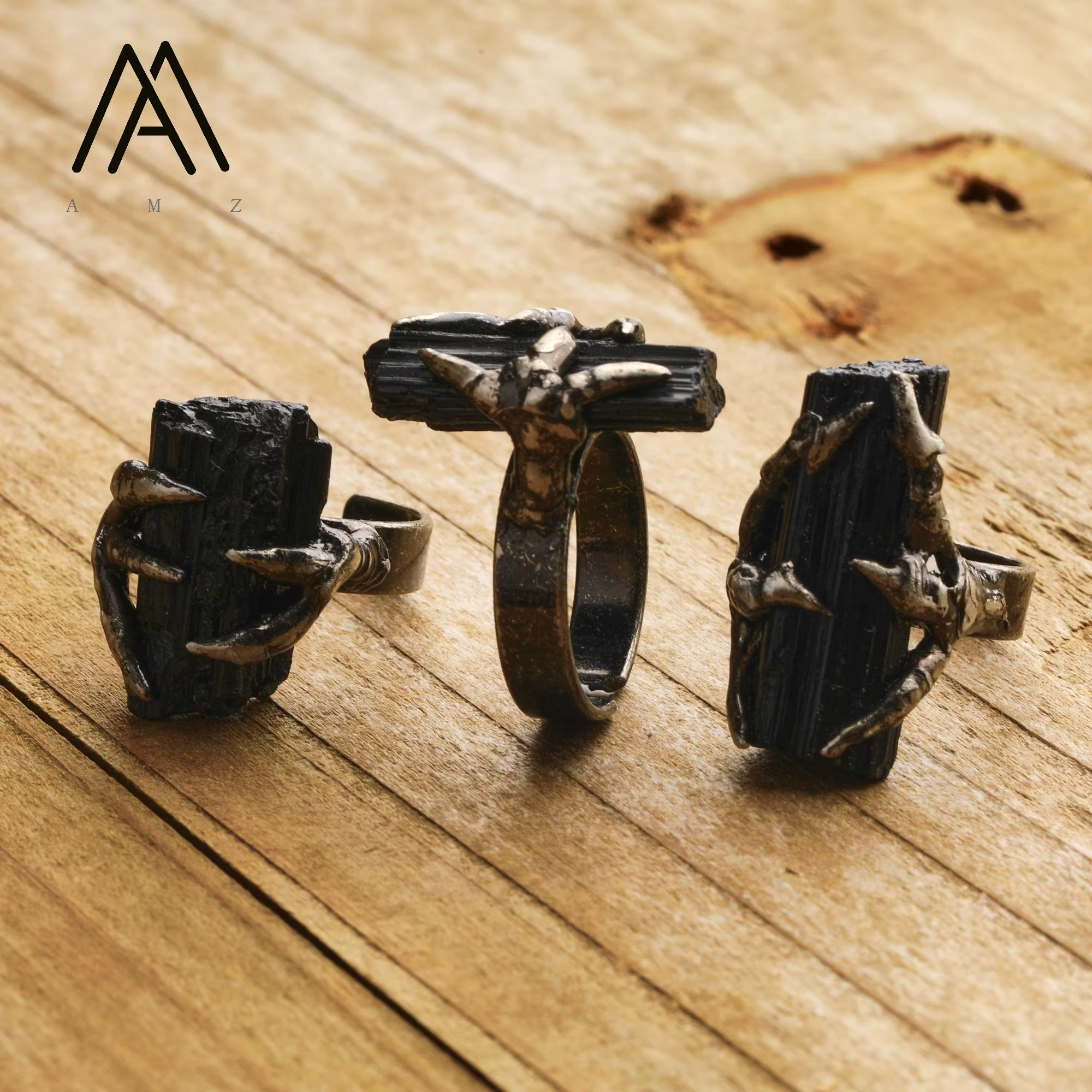 Bague en tourmaline noire griffante