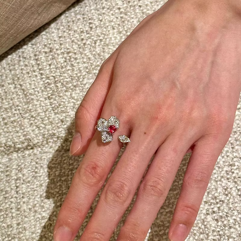 Bague de luxe légère en diamant scintillant