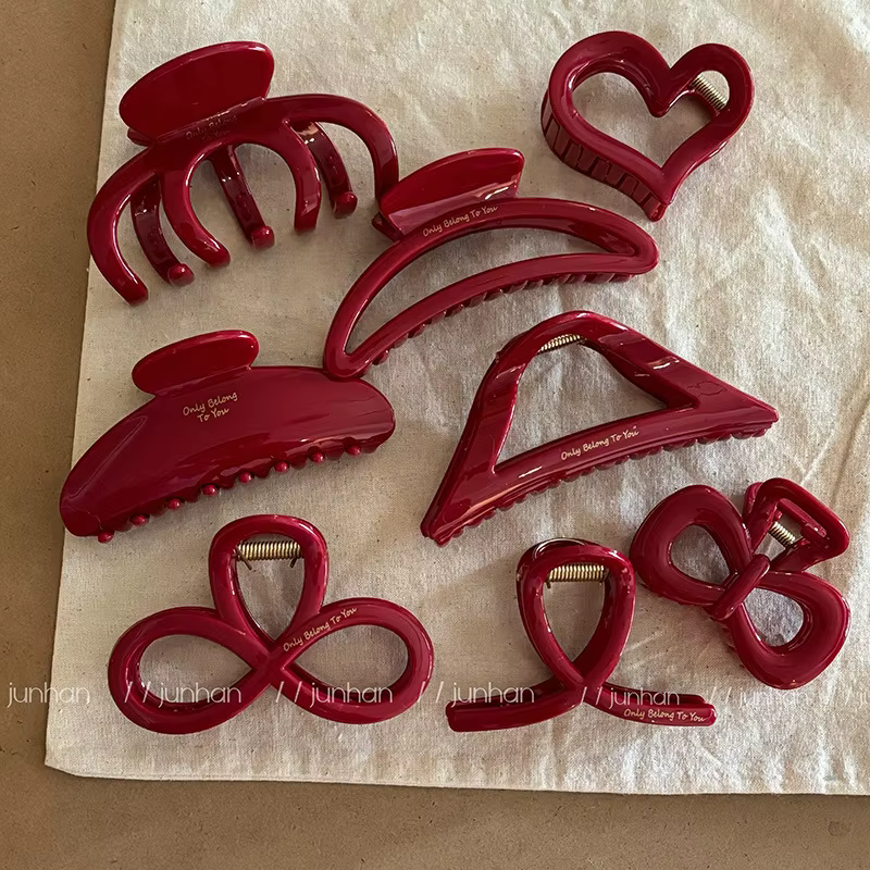 Collection Rouge Français! Grande poignée lettres or étiquette arrière tête Updo requin pince cheveux accessoires