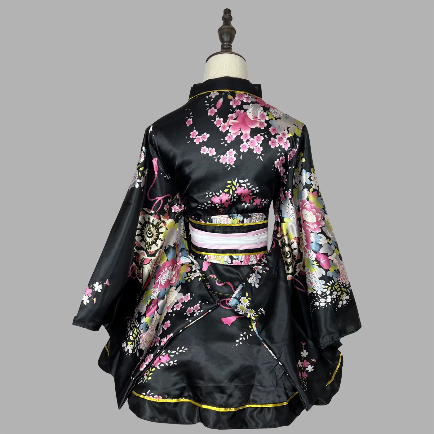 Kimono, costume traditionnel japonais pour femmes