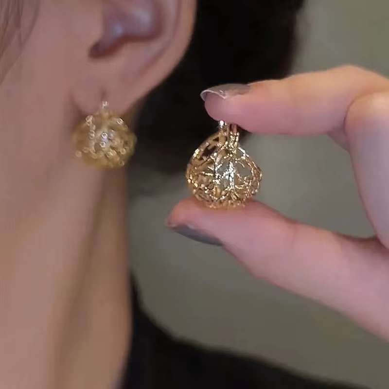 Boucles d'oreilles créoles creuses couleur or Huitan pour femme