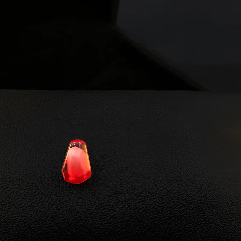 Broche grenade rouge scintillant