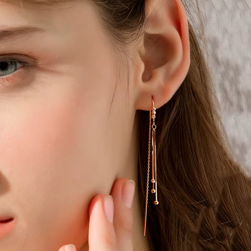 Boucles d'oreilles pompon longue chaîne souple pour femme