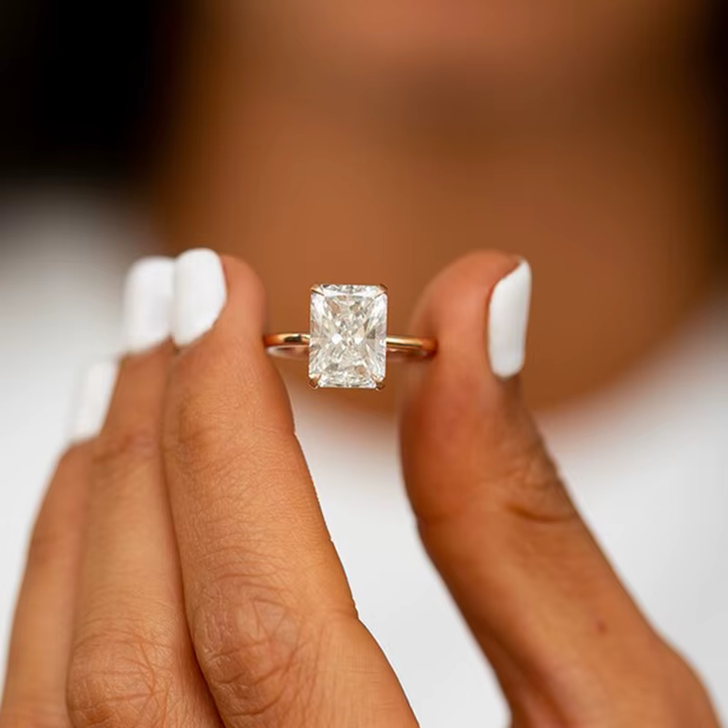 Bague Solitaire de fiançailles en Moissanite