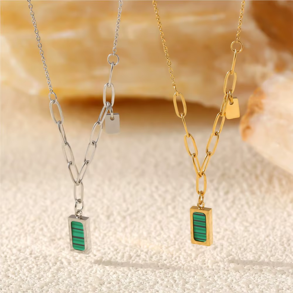 Collier pendentif carré en acier inoxydable pour femmes