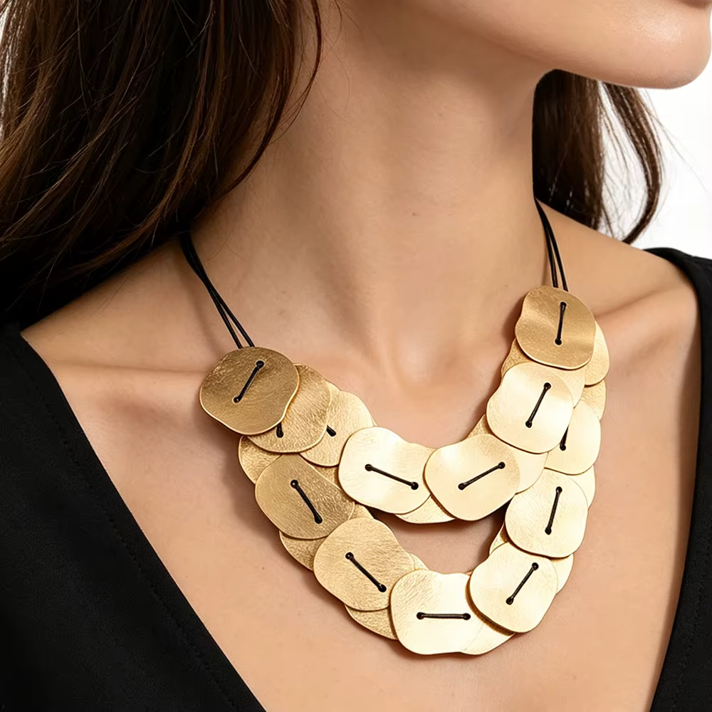 Collier artisanal contemporain en or avec disque