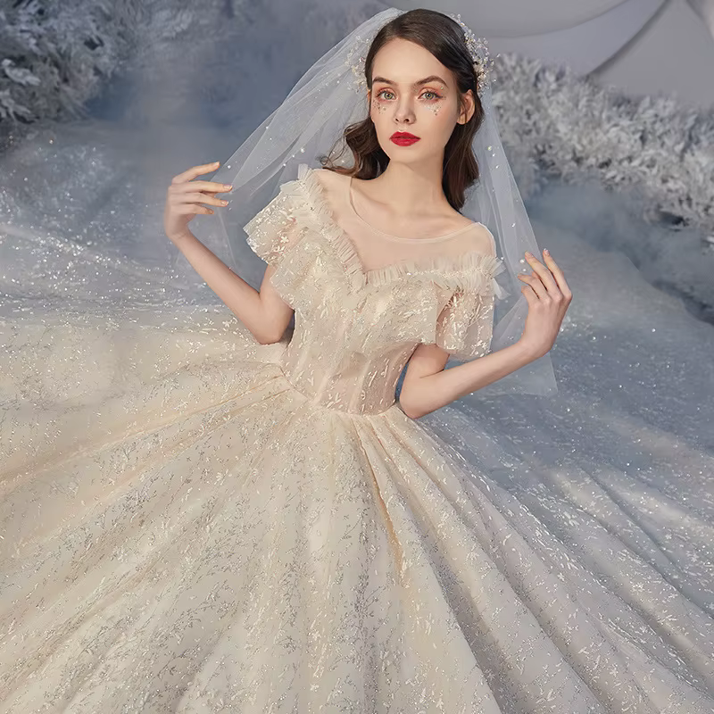 Robe de mariée à épaules dénudées