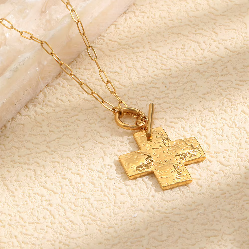 Colliers avec pendentif croix martelé E.B.belle pour femmes