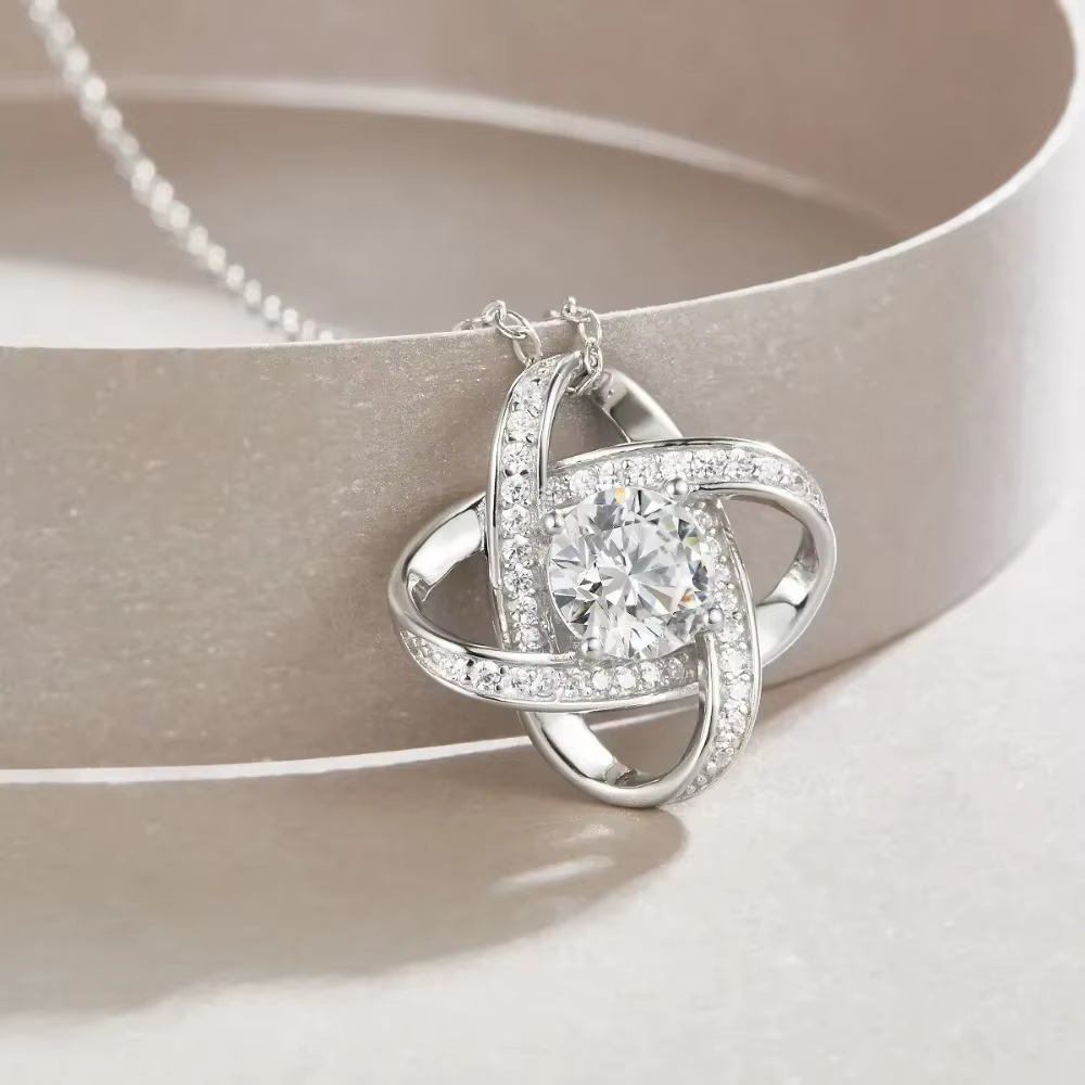 M-JAJA 1ct Moissanite boucle infinie pendentif collier pour femmes 18K plaqué or blanc 925 en argent Sterling