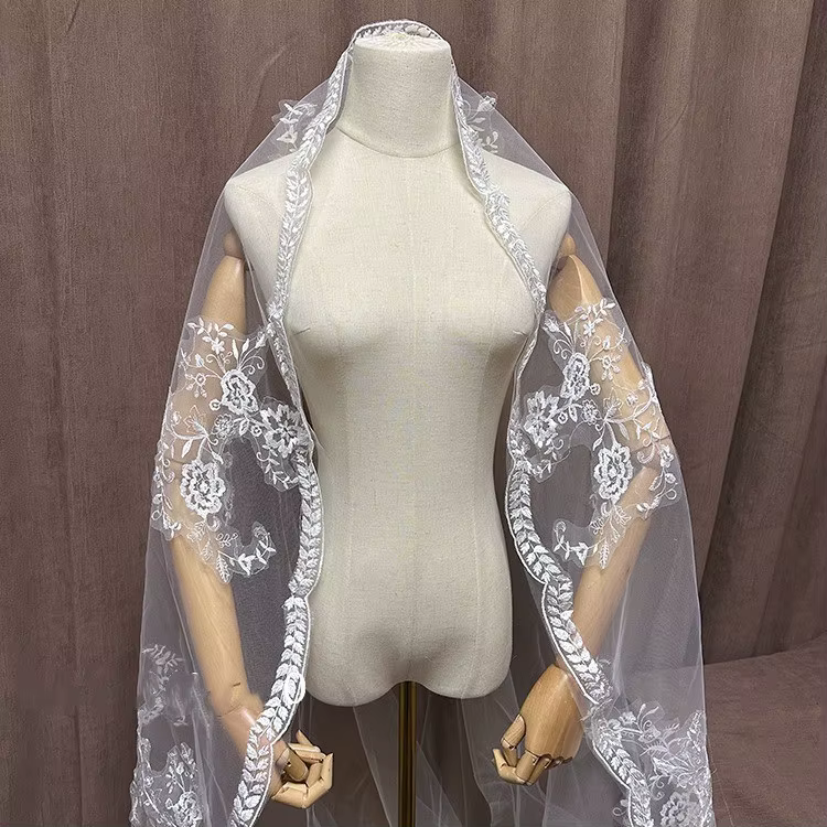 Voile de mariage long avec bord en dentelle