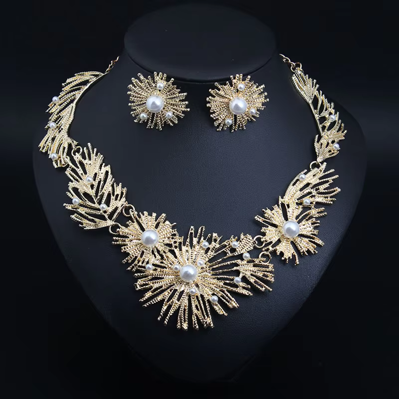 Ensemble collier et boucles d'oreilles en alliage géométrique serti de perles - accessoire féminin