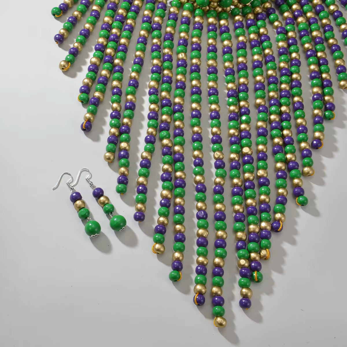 Ensemble collier et boucles d'oreilles tendance