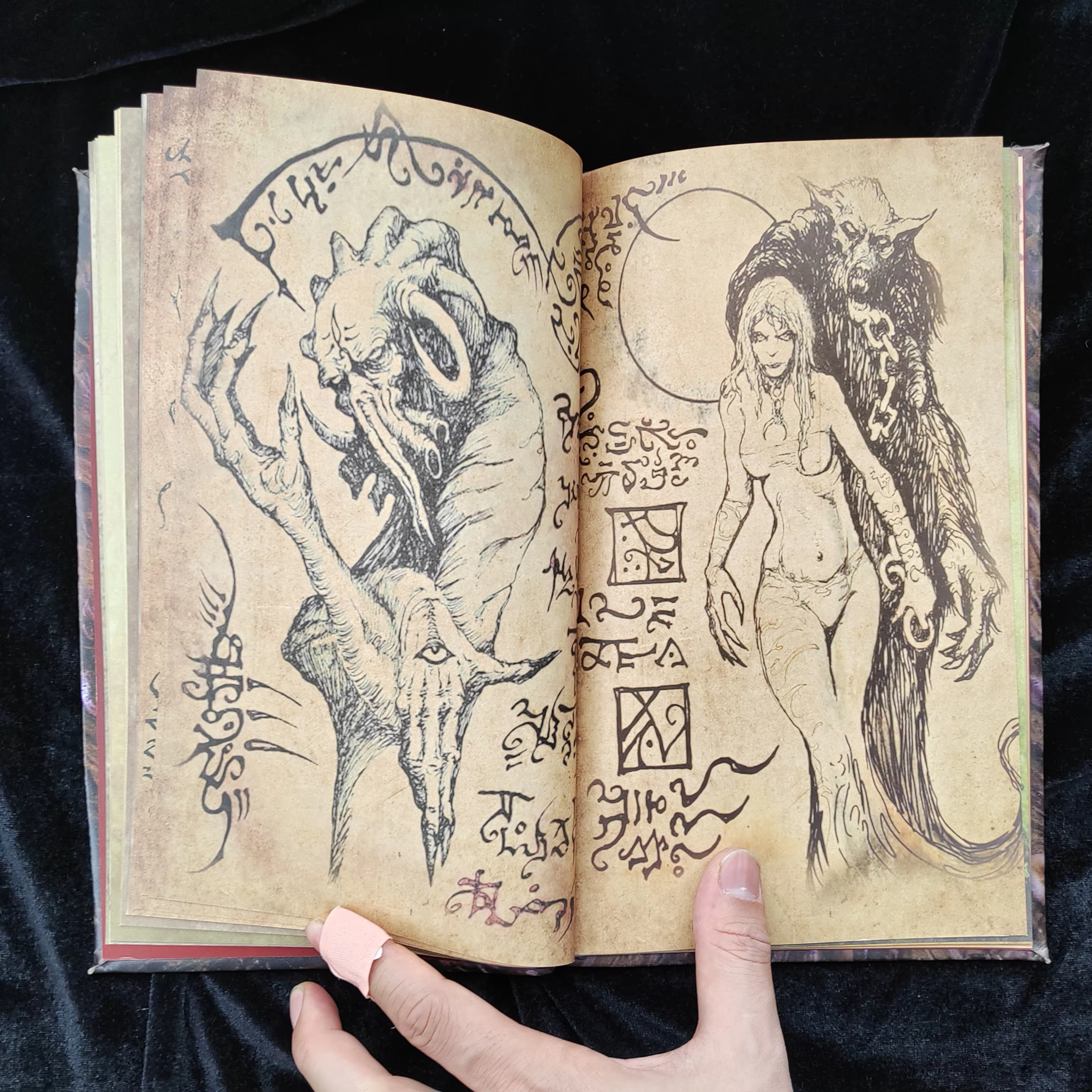 Necronomicon livre de magie sombre magicien démon mal mort invocation