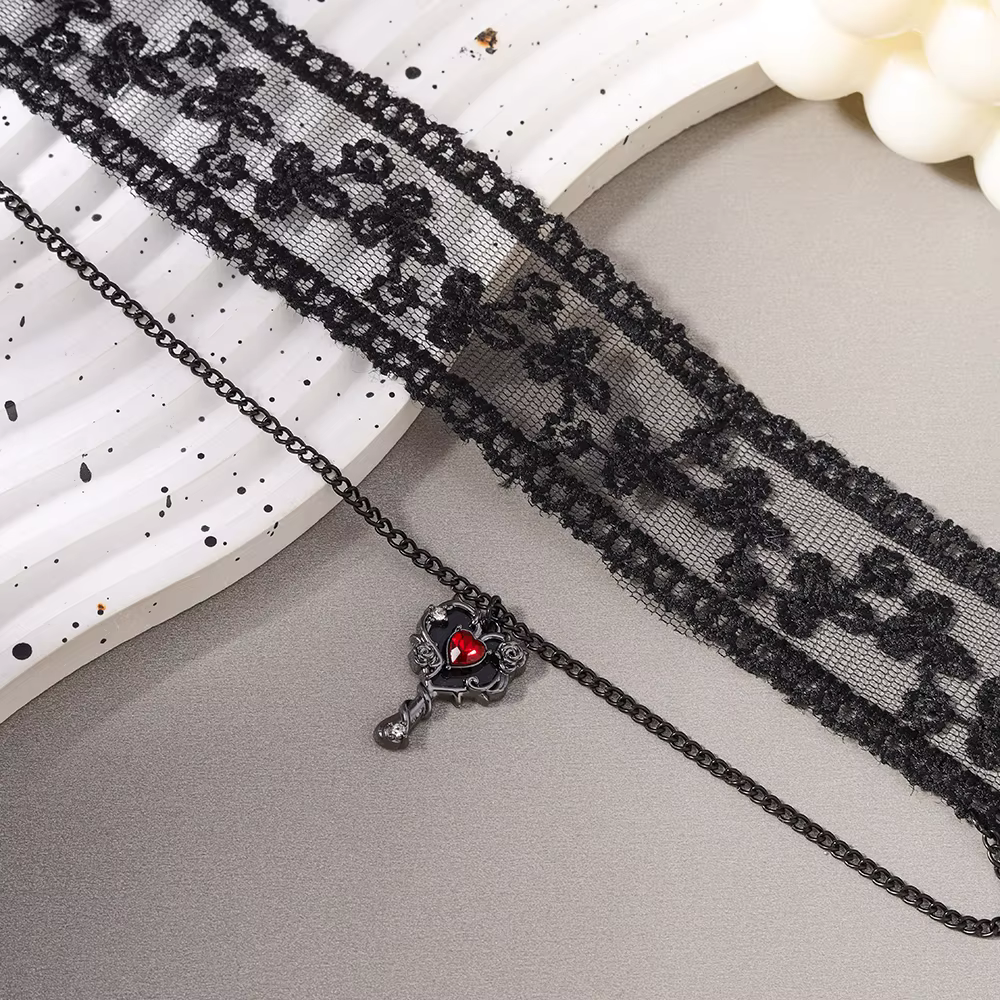 Aihua Victoria – collier en forme de cœur blanc et noir pour femmes