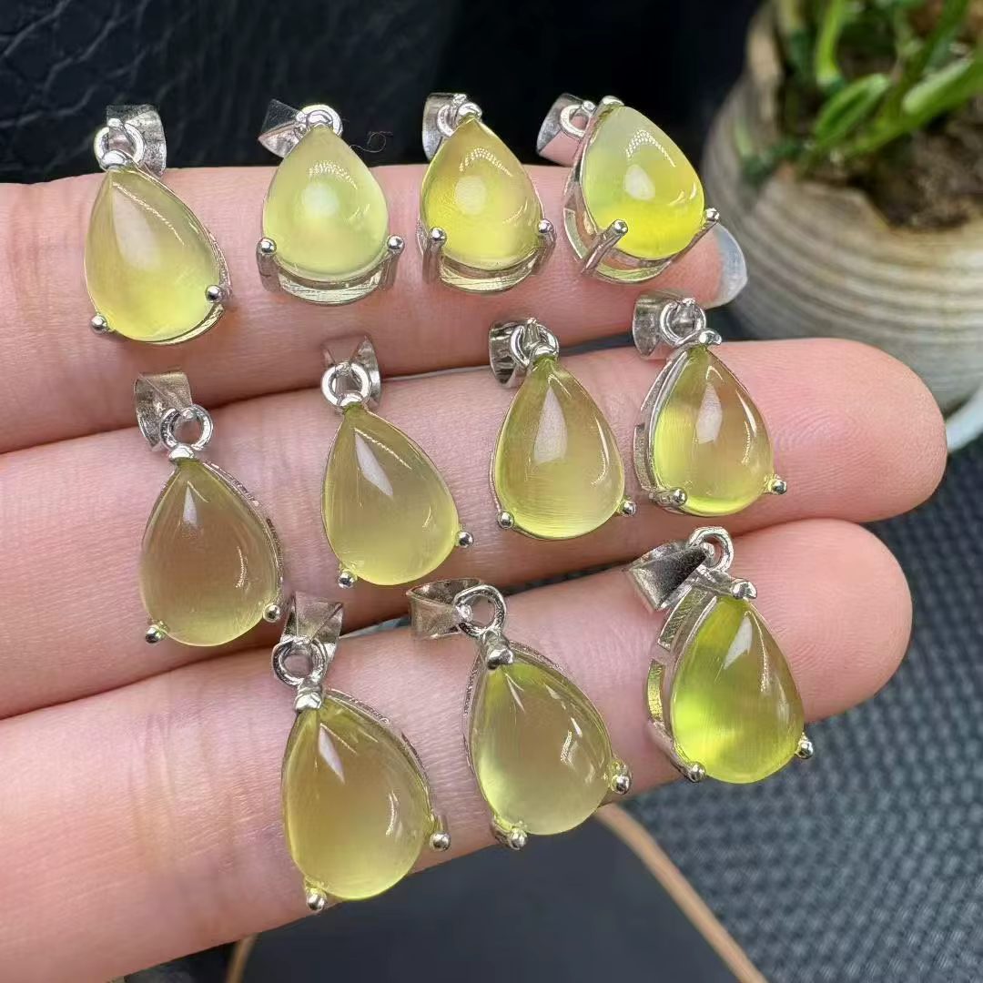 Collier pendentif en argent 925 avec cristal de préhnite naturel doré