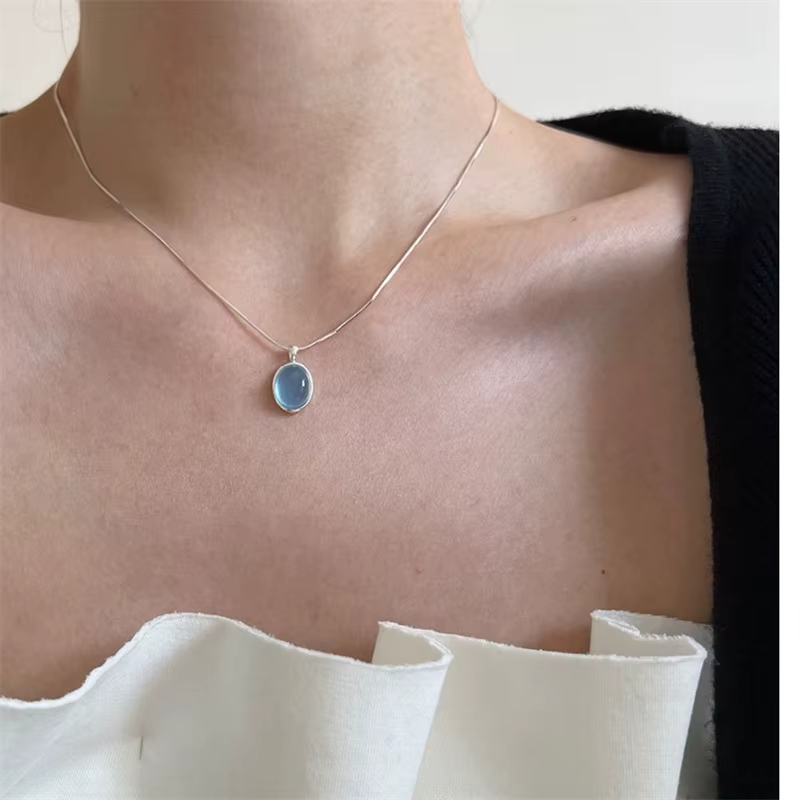 Collier pendentif aigue-marine narrétro simple pour femmes