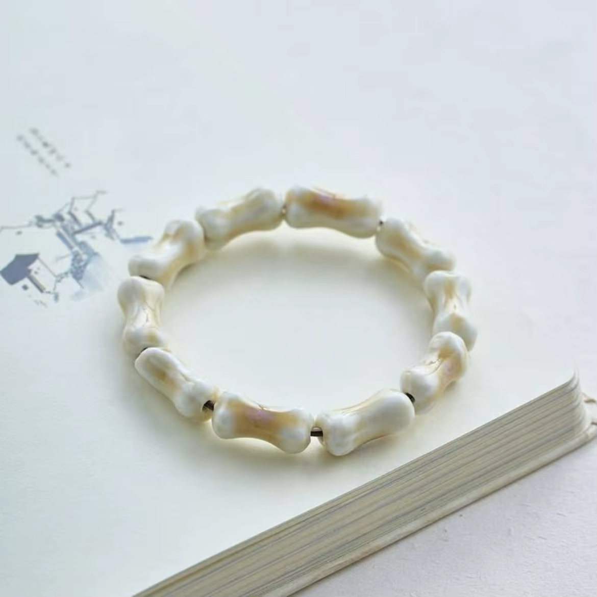 Bracelet en céramique non métallique élégant