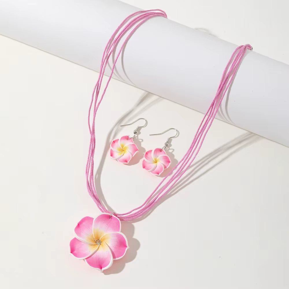 Parure de bijoux en argile souple motif fleur de frangipanier
