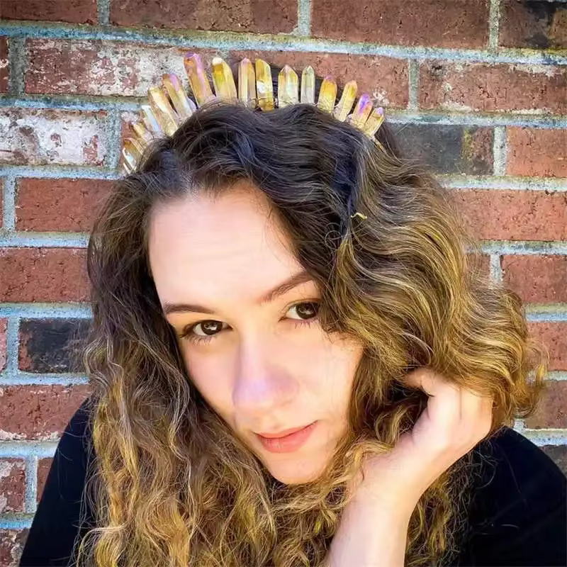 Serre-tête Couronne Rouge Profond Électroplaqué Or/Argent avec Cristaux Blancs Faits Main – Accessoire Cheveux Mariée